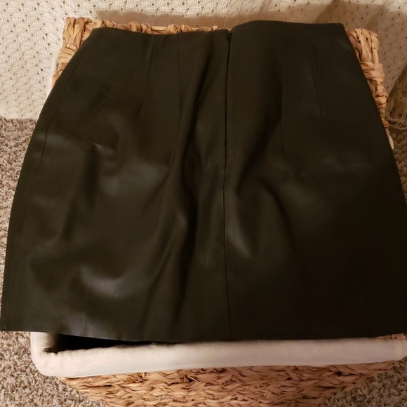 Black skirt - Picture 4 of 6